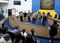 Alunos da Escola do Campo Maria de Jesus Ruth de Lima visitam a Câmara de Vereadores