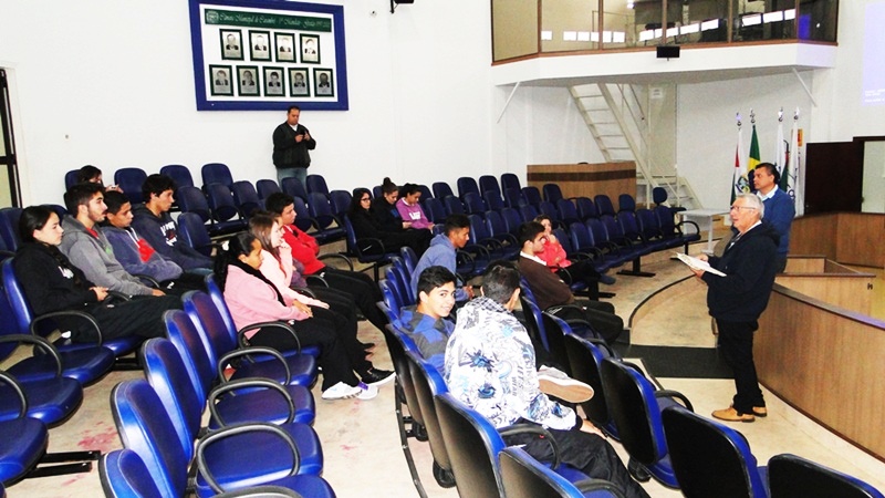 Câmara recebe a visita de alunos do Colégio Estadual Júlia Wanderley