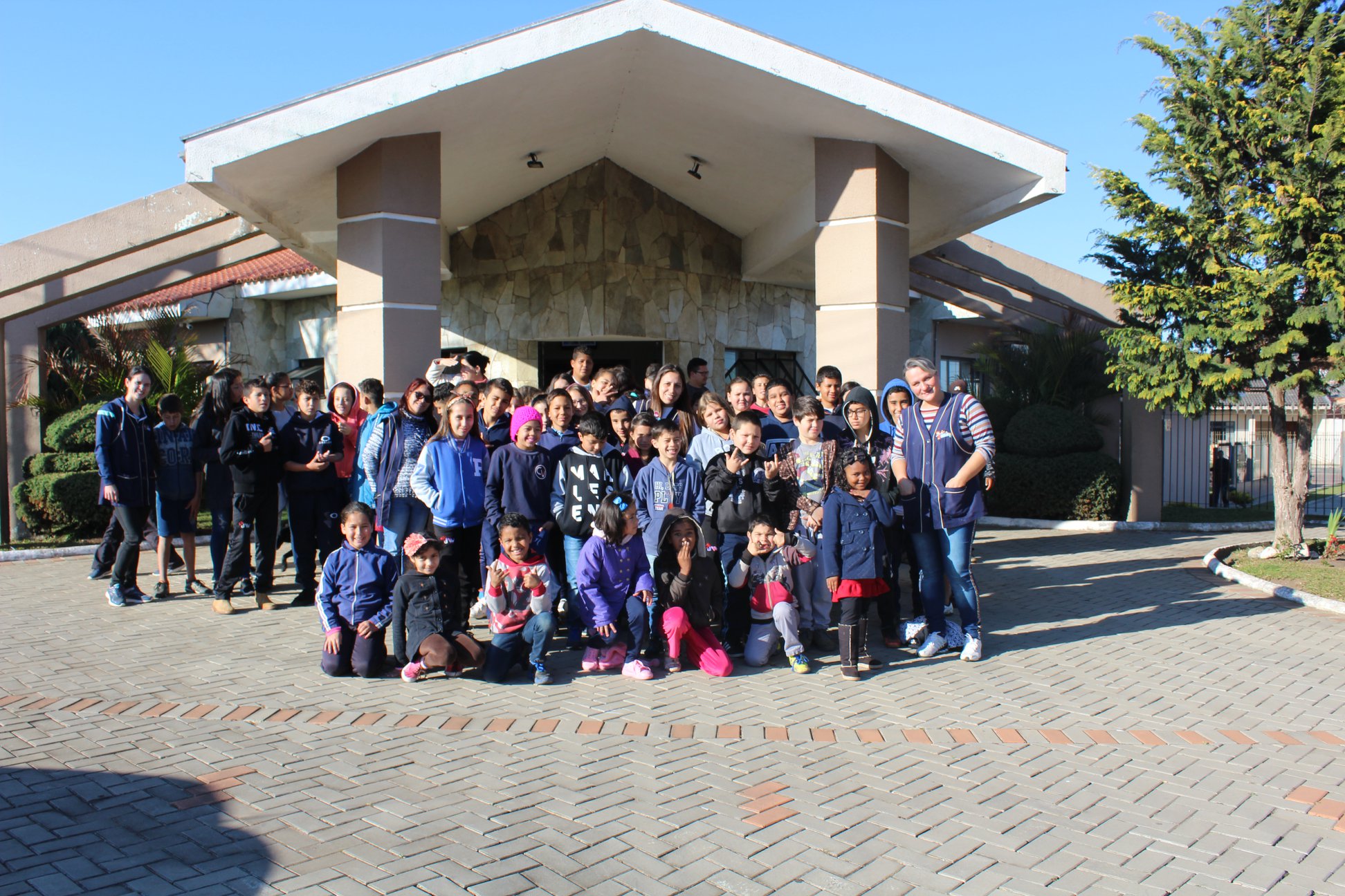 Câmara recebe visita de alunos da Esco-lar