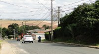 Faixa elevada na Rua da Campina próximo ao ponto de ônibus.