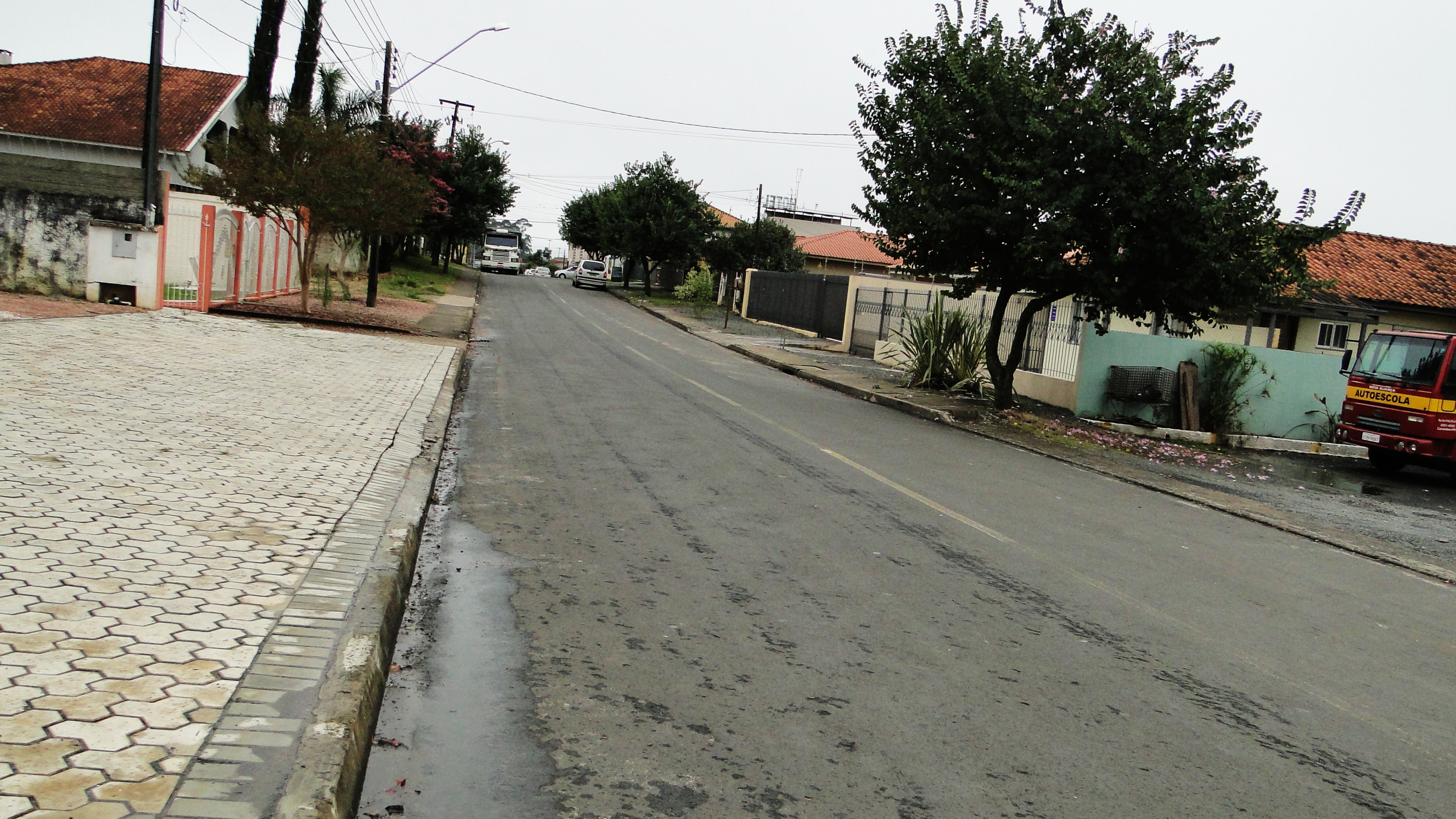 Sentido único nas ruas Ouro Branco e Preto.